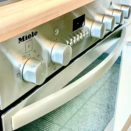 Urban Retreat - By Nahuen דירה גראץ