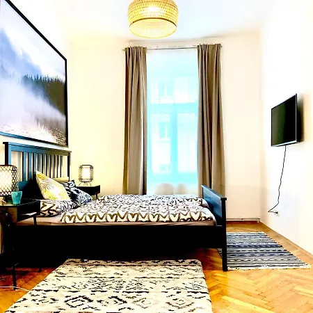 Urban Retreat - By Nahuen גראץ